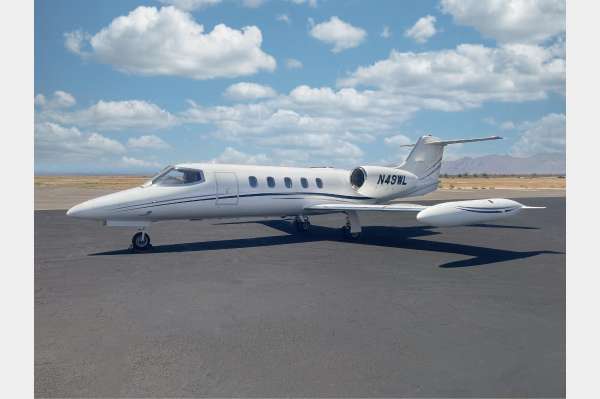 1982 Learjet 35A SN 35A-457 N49WL Ext