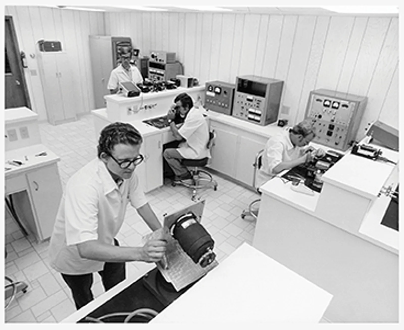 In 1977, Duncan Aviation started a Research & Development team to design test equipment for avionics and instruments.