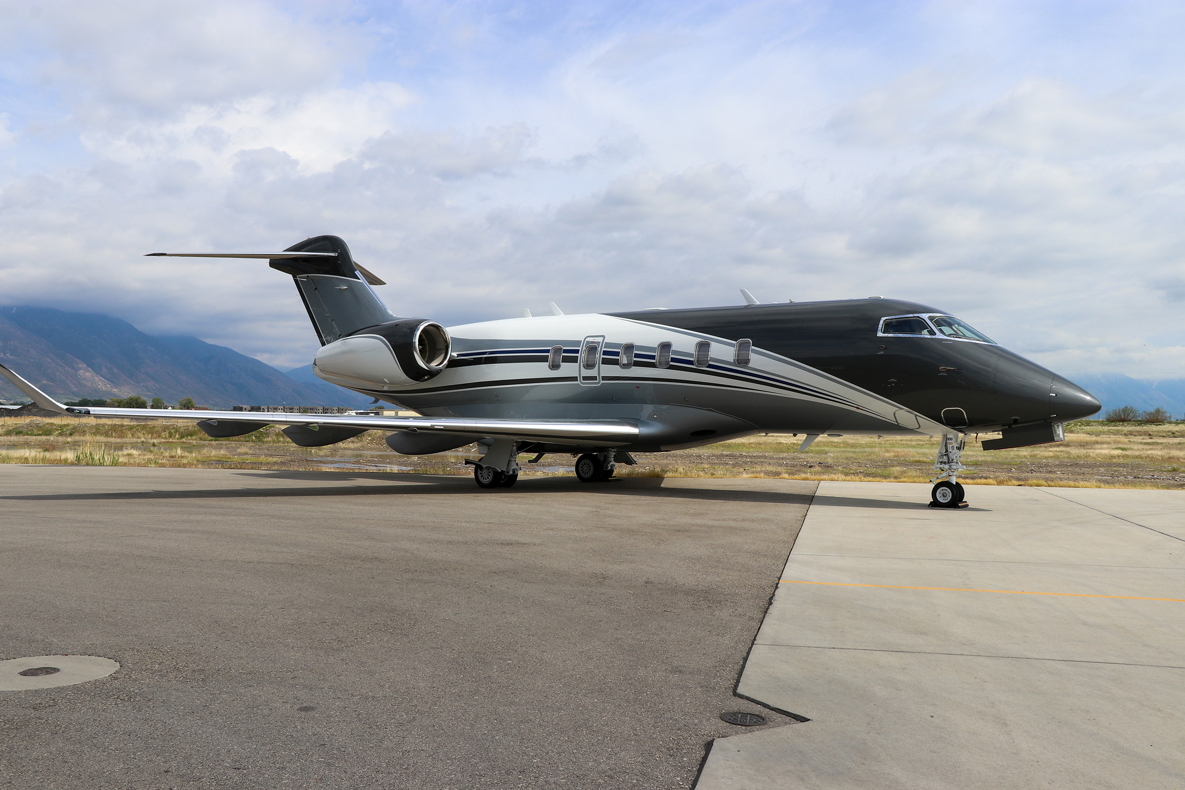 Challenger 350 Paint Refurbishment